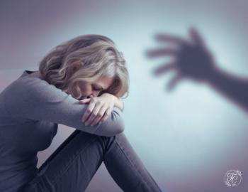 Carrega feridas emocionais que impedem seu crescimento